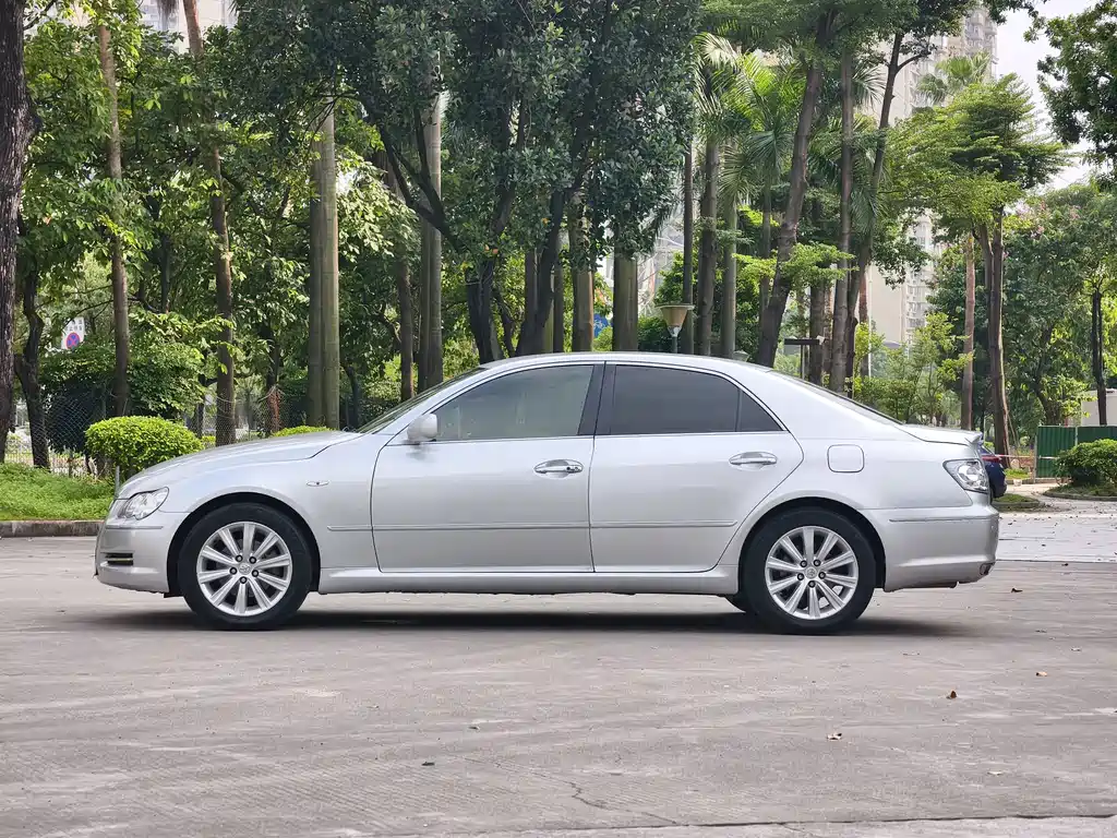 Toyota Reiz — миниатюра 6