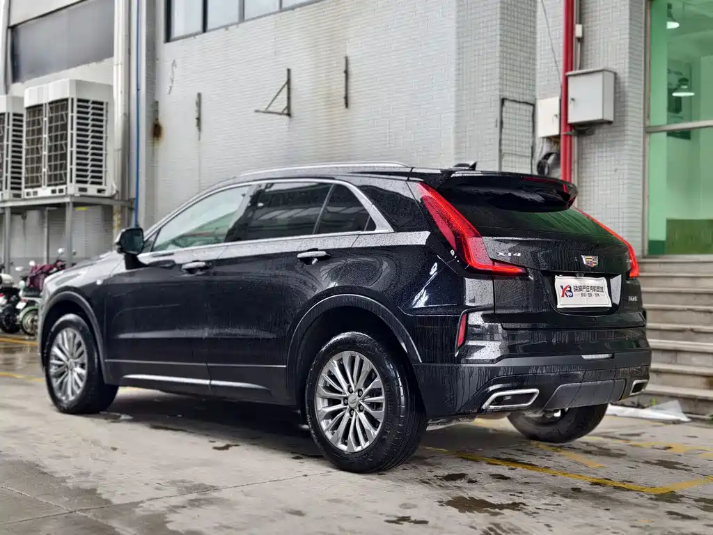 CADILLAC XT4