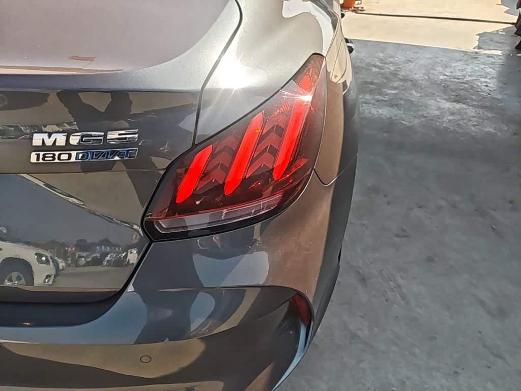MG MG5 1.5 л 2021 г. Серебристо-серый, пробег 39900 км
