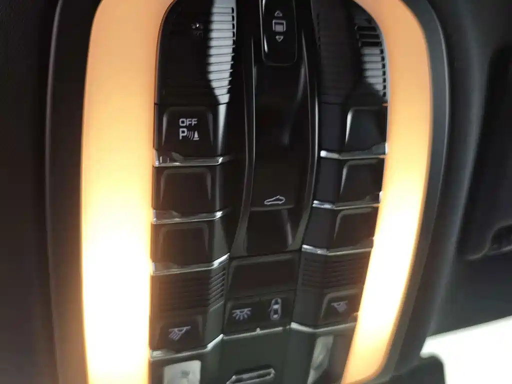 Porsche Macan — миниатюра 4