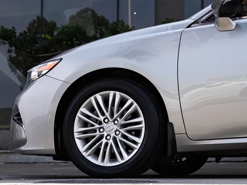 Lexus ES — миниатюра 8