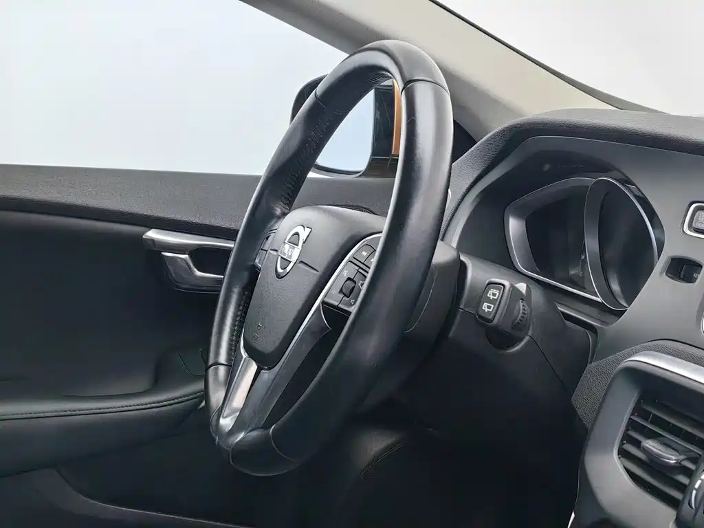 Volvo V40 — миниатюра 22