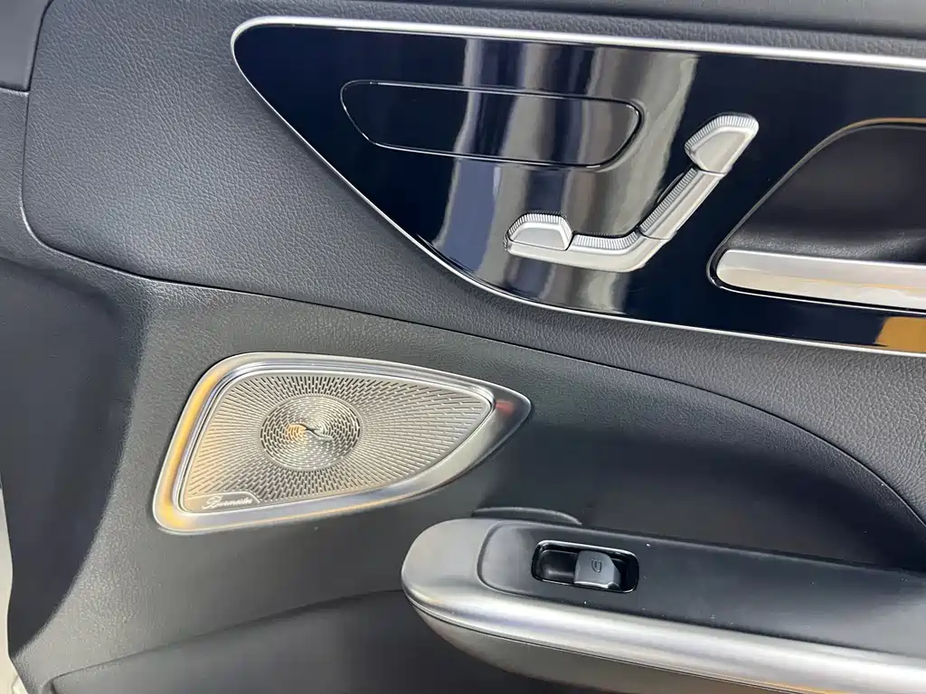 Mercedes-Benz C-Class — миниатюра 14