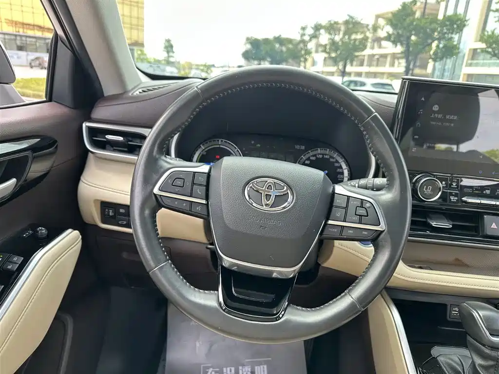 TOYOTA HIGHLANDER