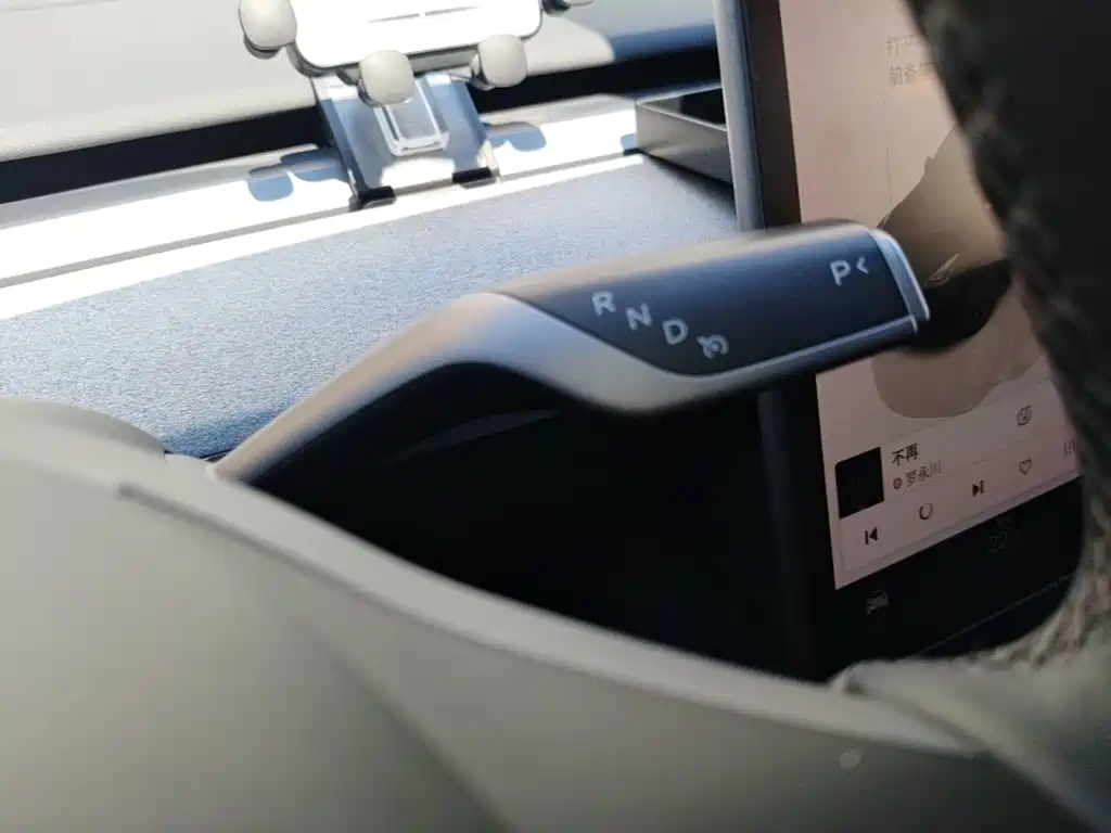 Tesla Model Y — миниатюра 14