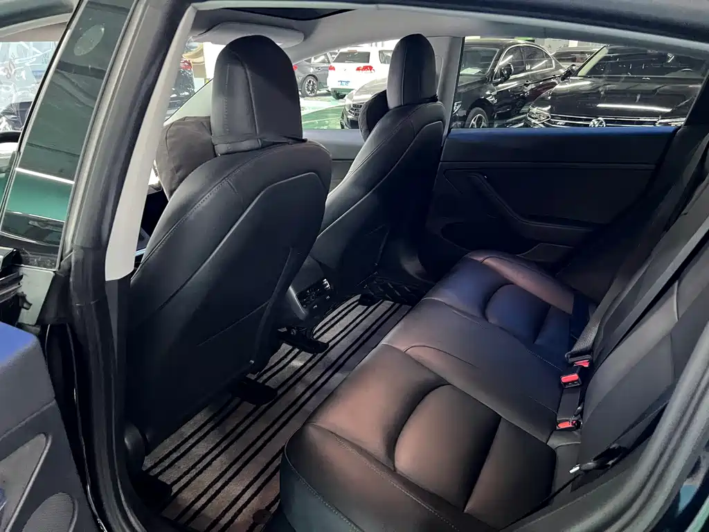 Tesla Model 3 — миниатюра 9