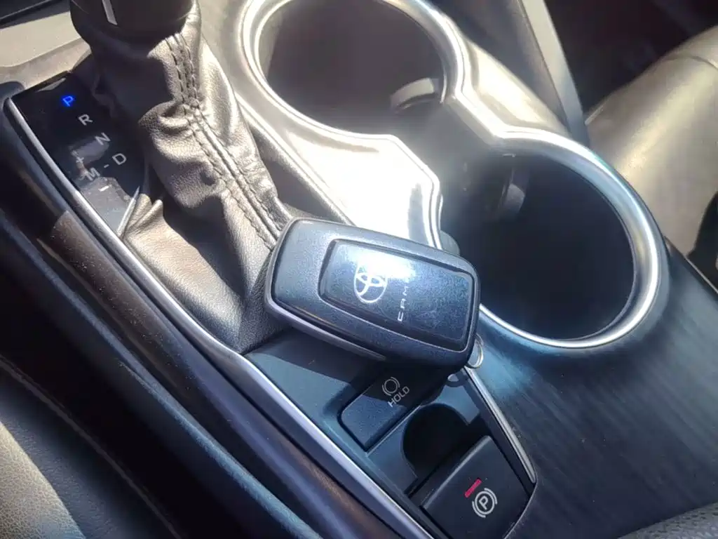 Toyota Camry — миниатюра 9