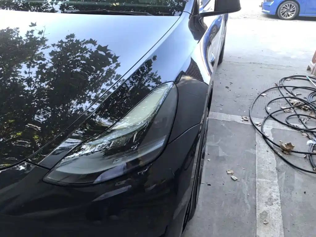 Tesla Model Y — миниатюра 24