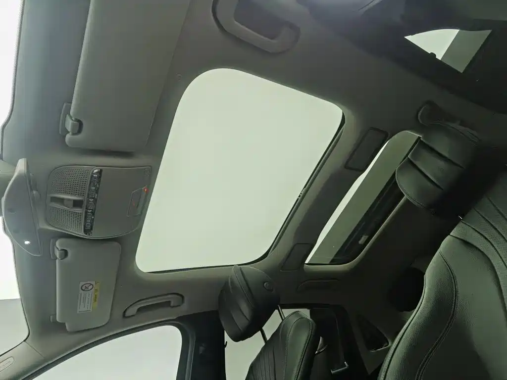 Mercedes-Benz E-Class — миниатюра 14