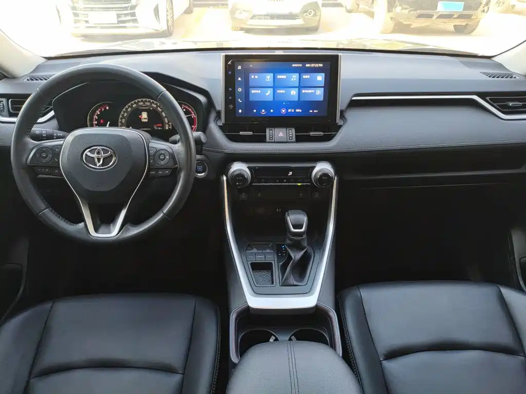 Toyota RAV4 — миниатюра 12