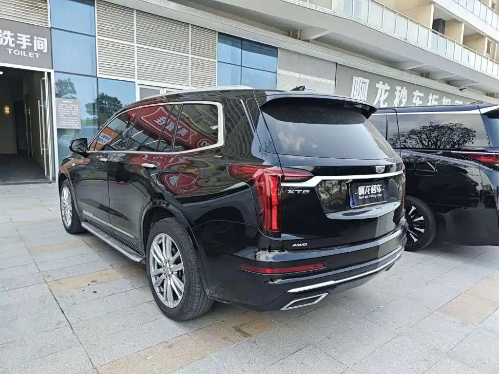 CADILLAC XT6