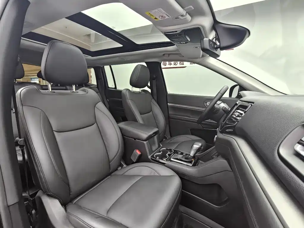 Jeep Grand Commander — миниатюра 12