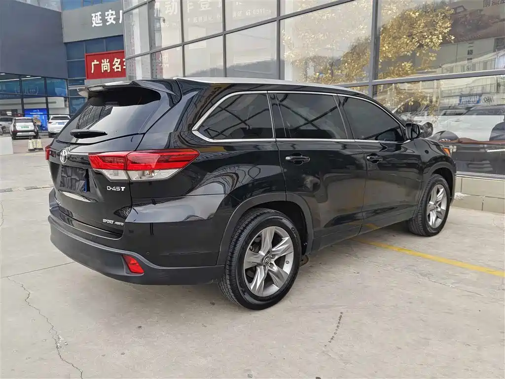TOYOTA HIGHLANDER