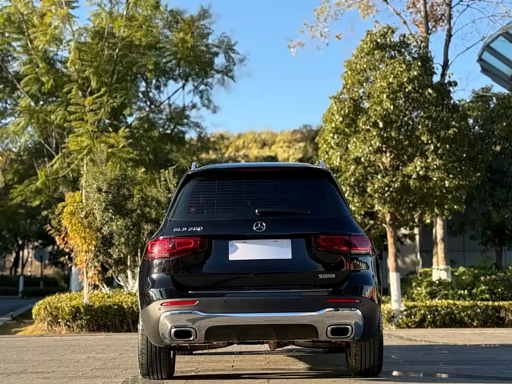 MERCEDES-BENZ GLB