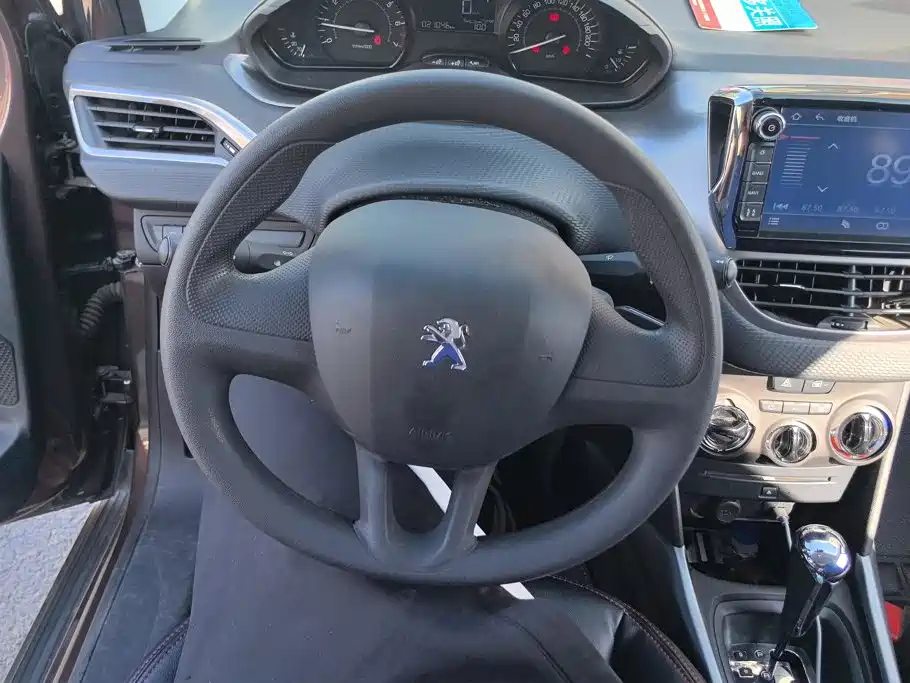 Peugeot 2008 — миниатюра 15