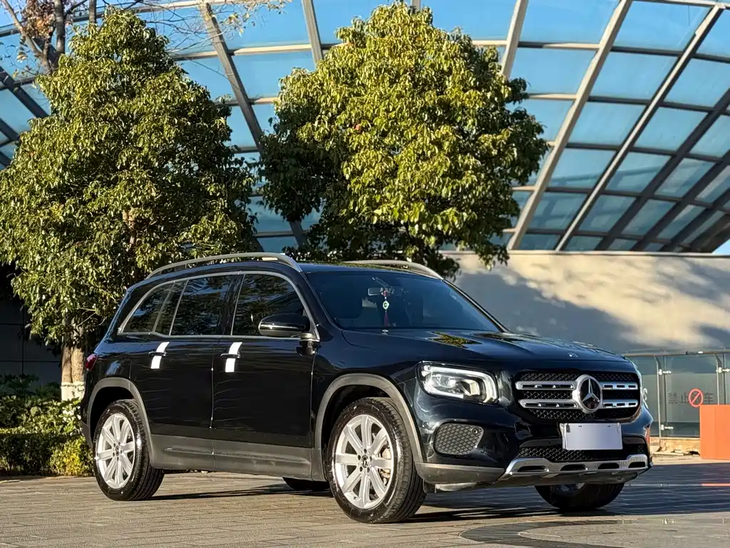 MERCEDES-BENZ GLB