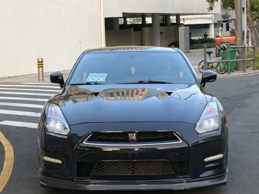 Nissan GT-R — миниатюра 2