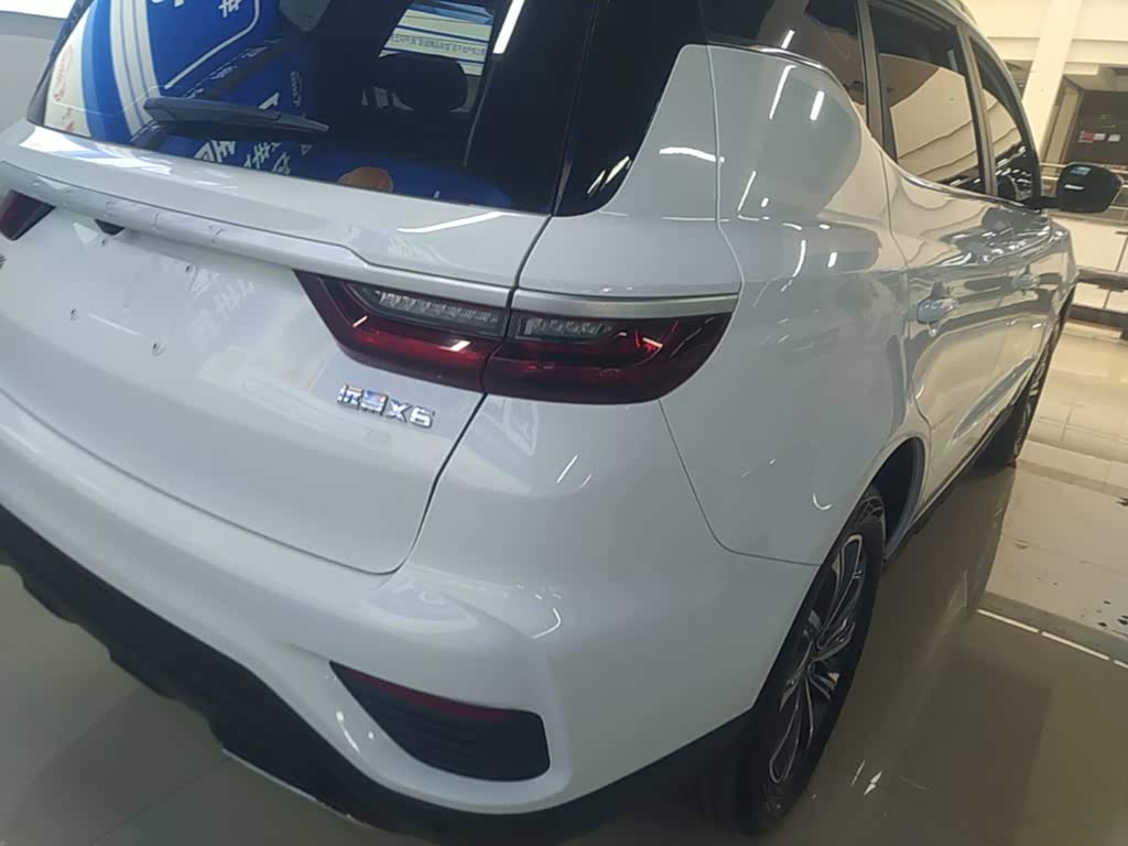 Geely Emgrand X6 1.4 л 2021 г. Белый, пробег 16600 км