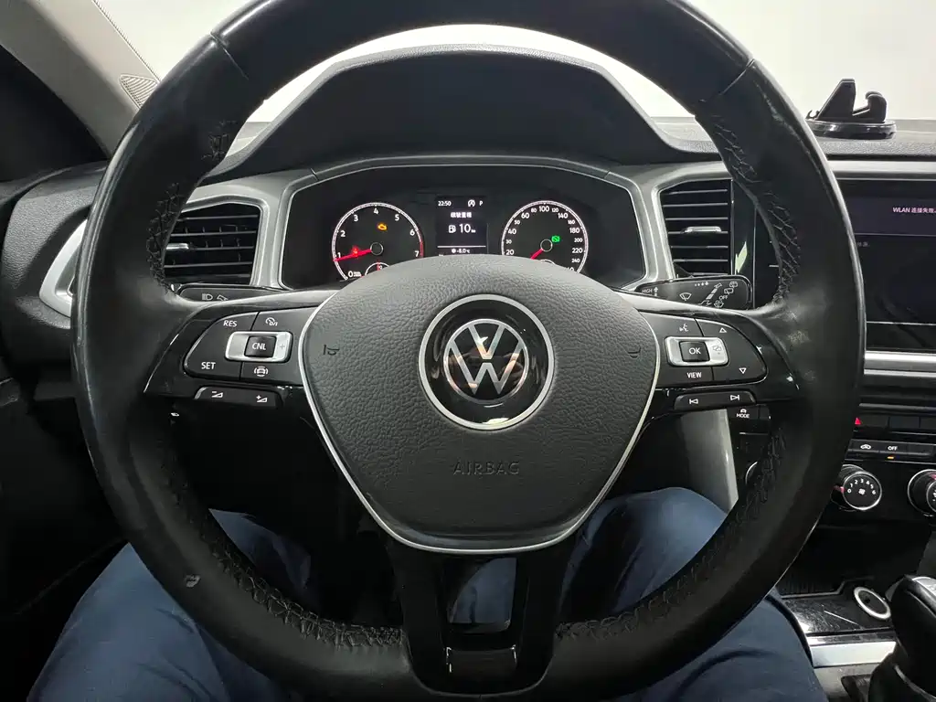 VOLKSWAGEN T ROC EXPLORING SONGS