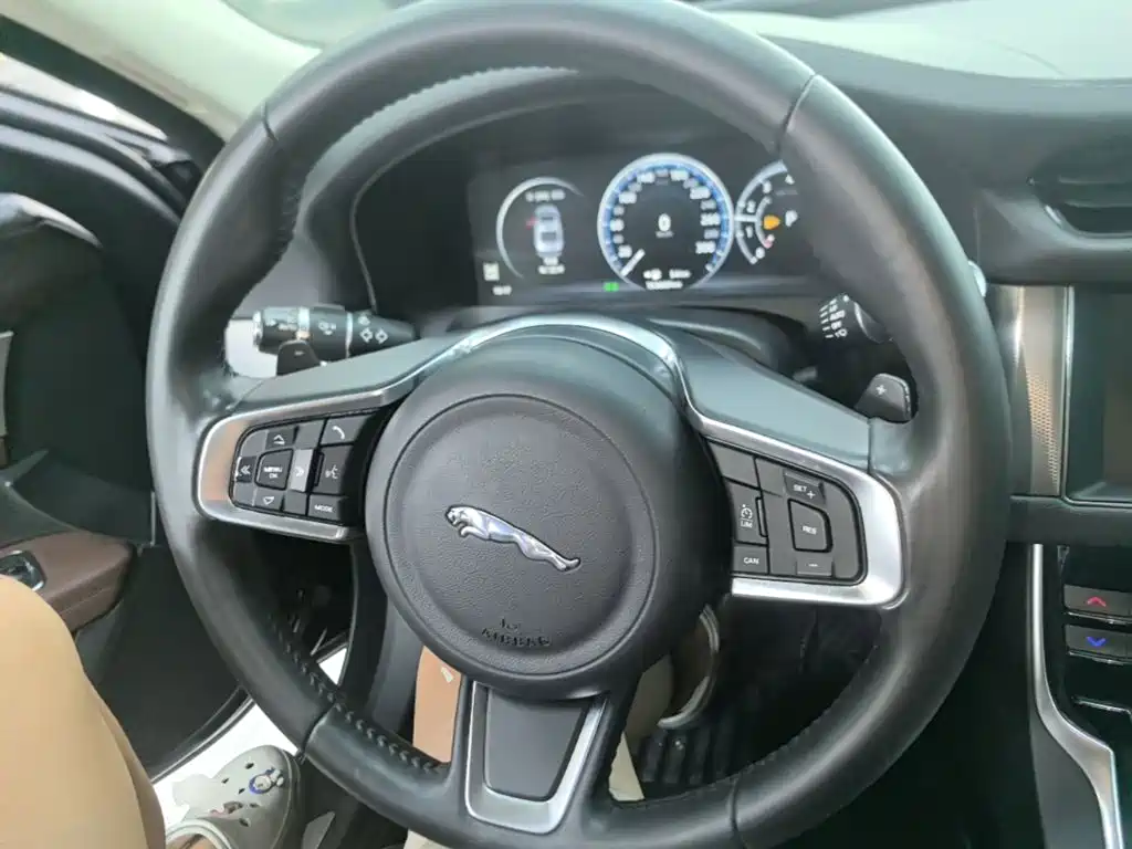 Jaguar XFL — миниатюра 11