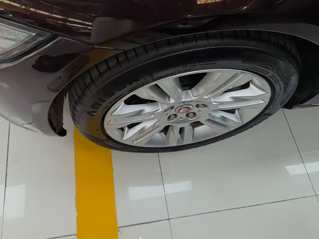 Jaguar XFL — миниатюра 23
