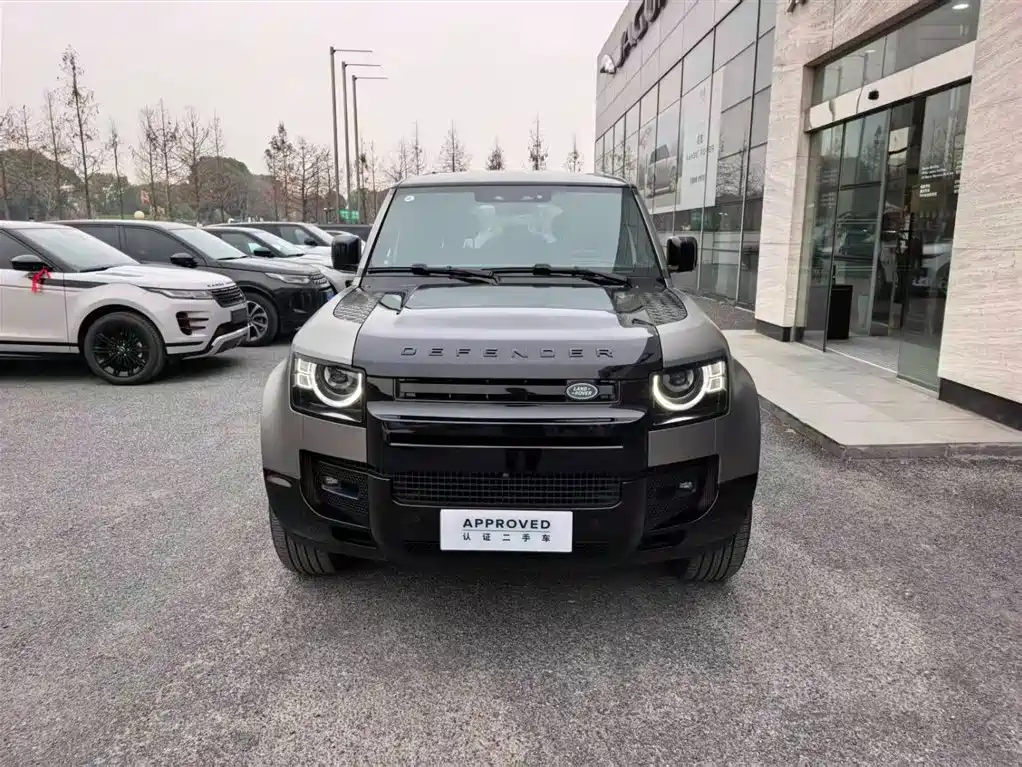 LAND ROVER DEFENDER