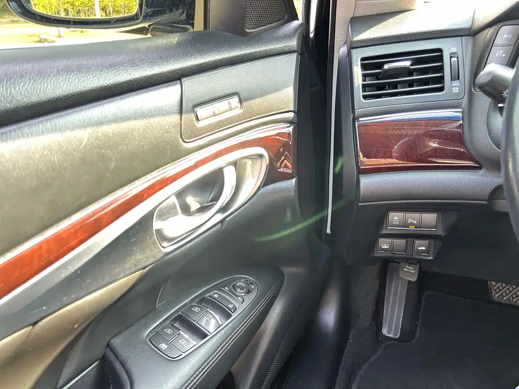Infiniti Q70 — миниатюра 18