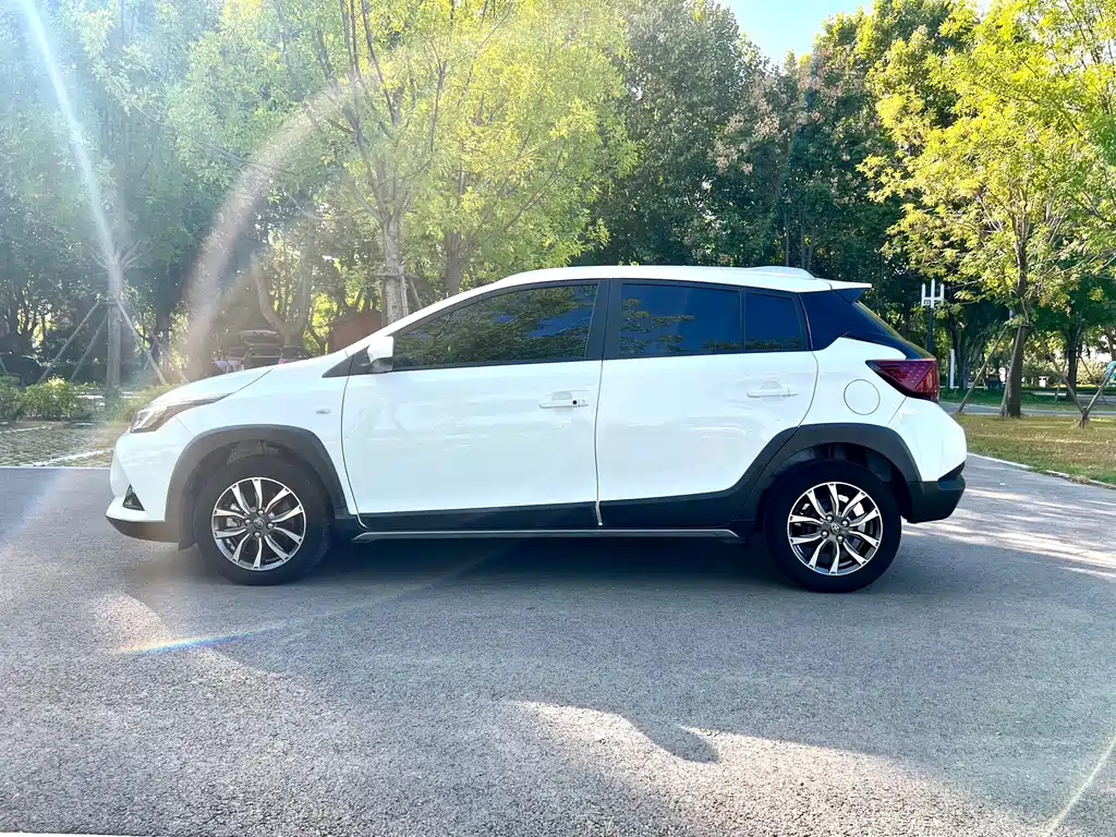 Toyota Yaris L — миниатюра 5