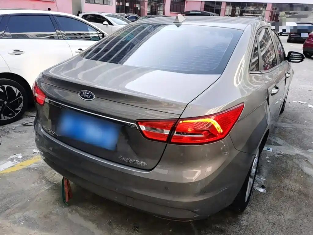 Ford Escort — миниатюра 7