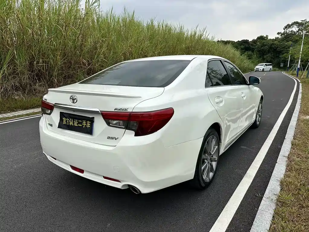 Toyota Reiz — миниатюра 6