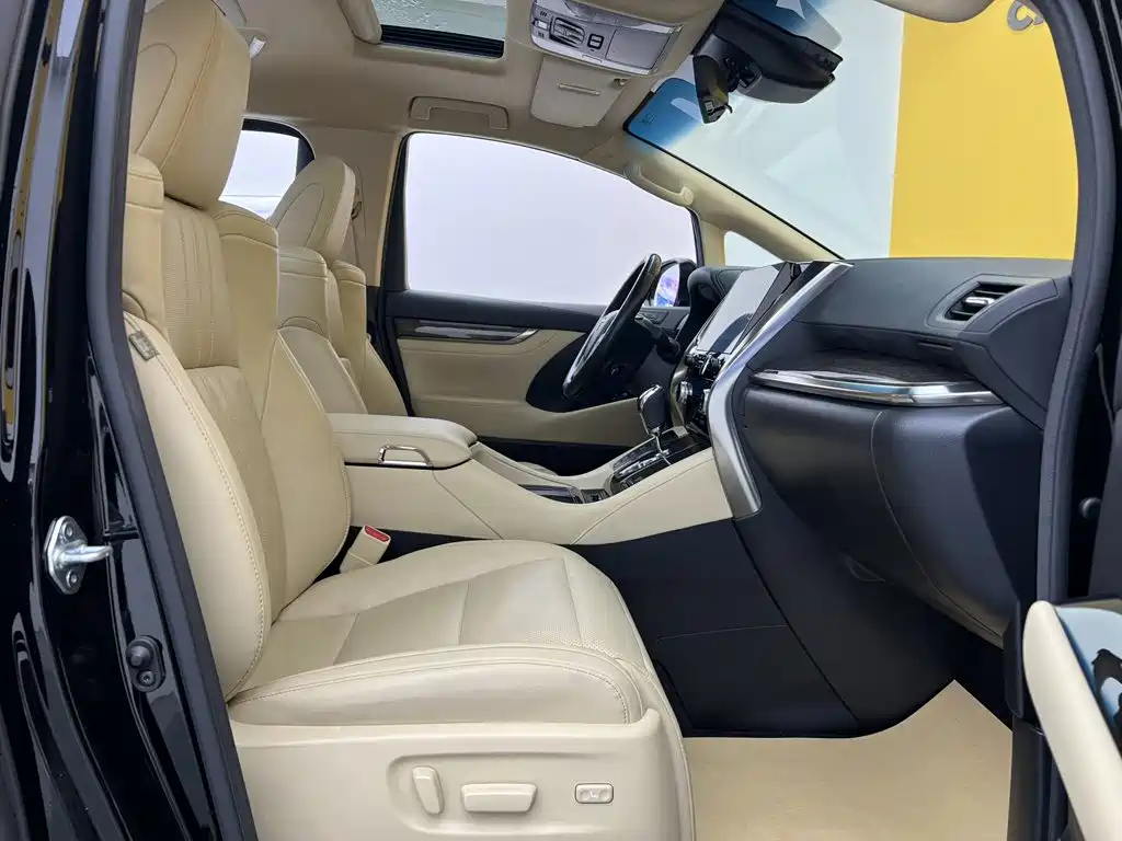 Toyota Vellfire — миниатюра 20