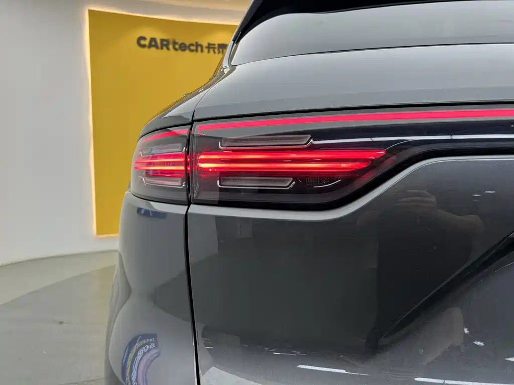 Porsche Cayenne — миниатюра 9