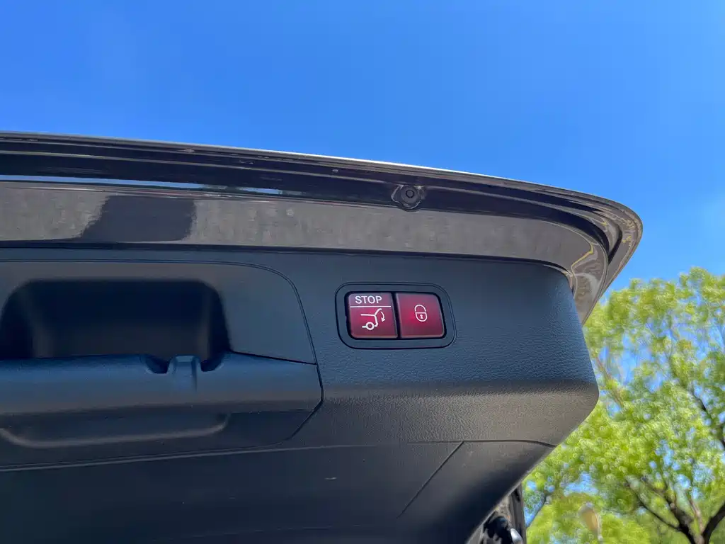 MERCEDES-BENZ GLC AMG