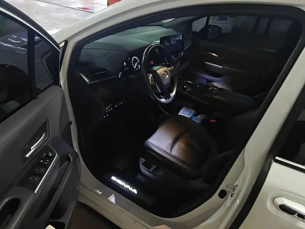 Toyota Sienna — миниатюра 16