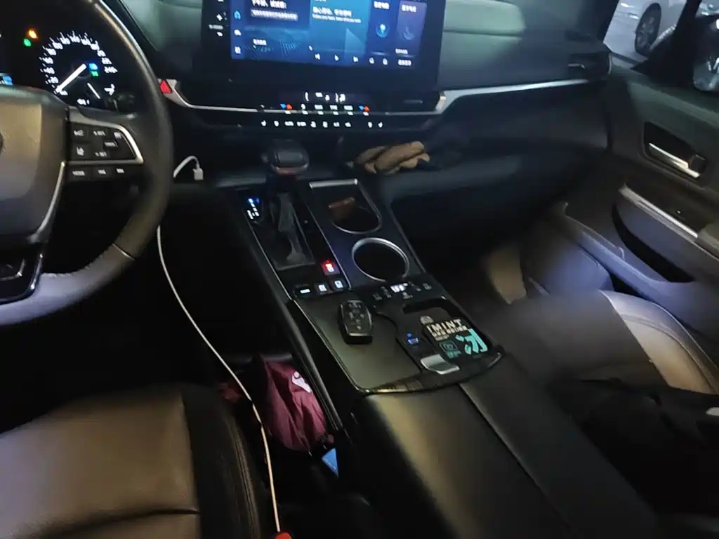 Toyota Sienna — миниатюра 14