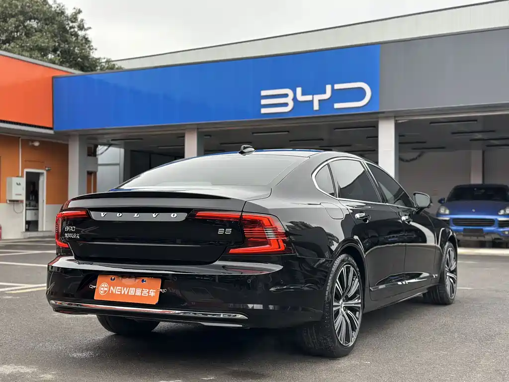 VOLVO S90