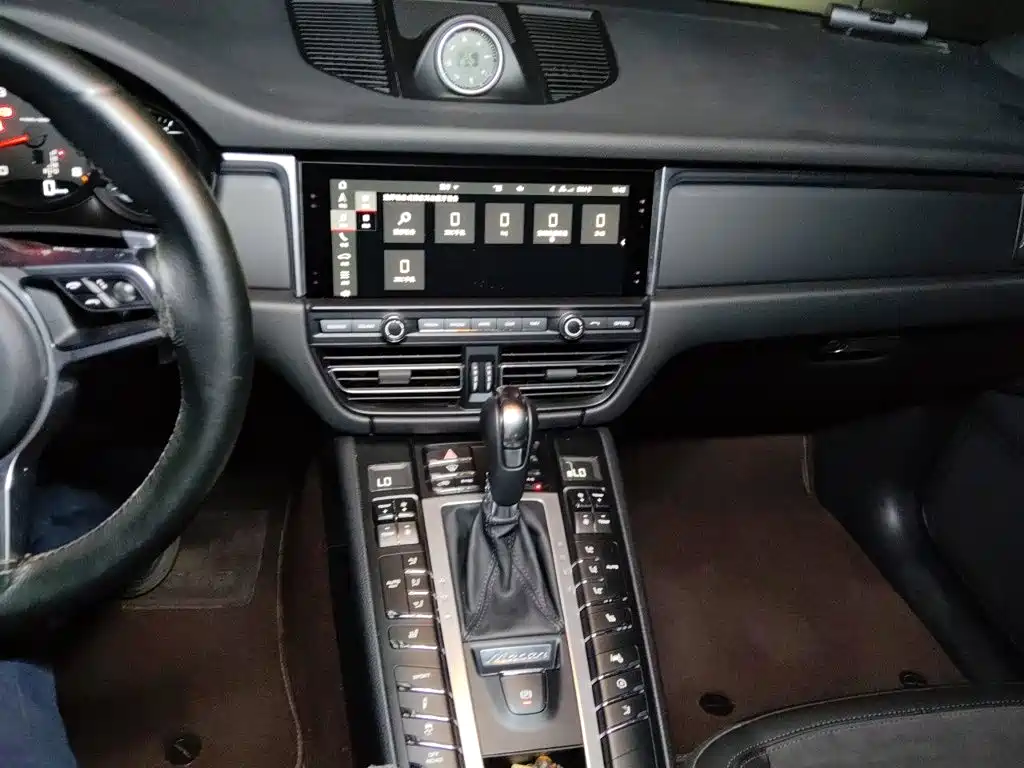 Porsche Macan — миниатюра 14