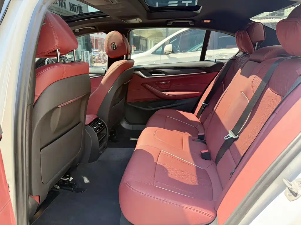 BMW 5 Series — миниатюра 10