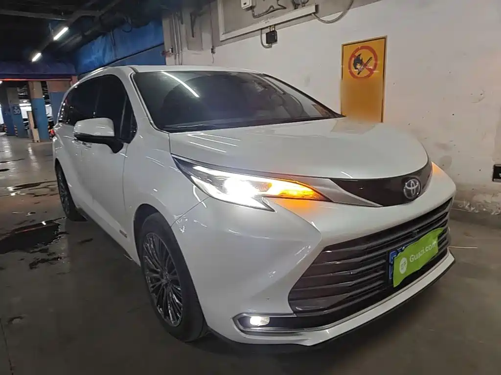 Toyota Sienna — миниатюра 4