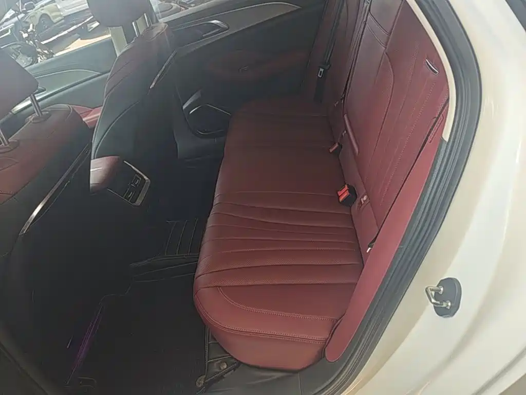 Hongqi Hongqi H5 — миниатюра 17