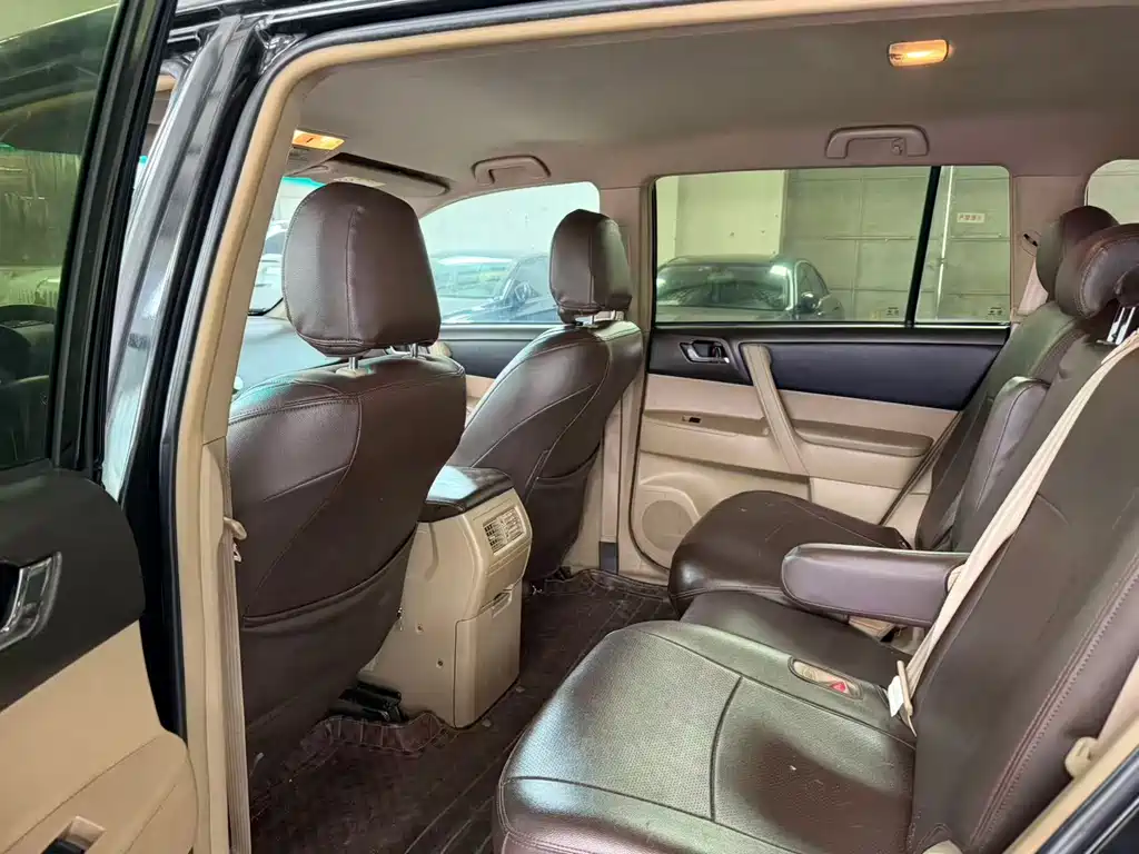 Toyota Highlander 2013 2.7L 5 мест