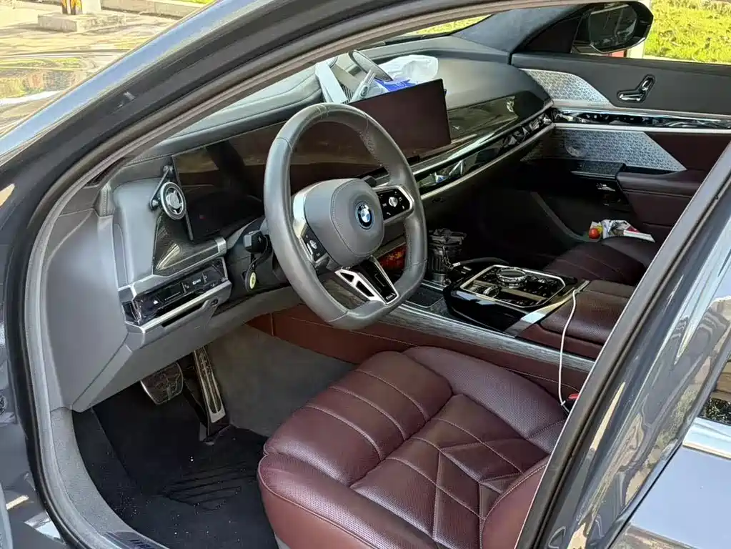 BMW i7 — миниатюра 9