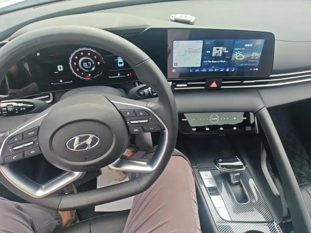 Hyundai Elantra — миниатюра 10