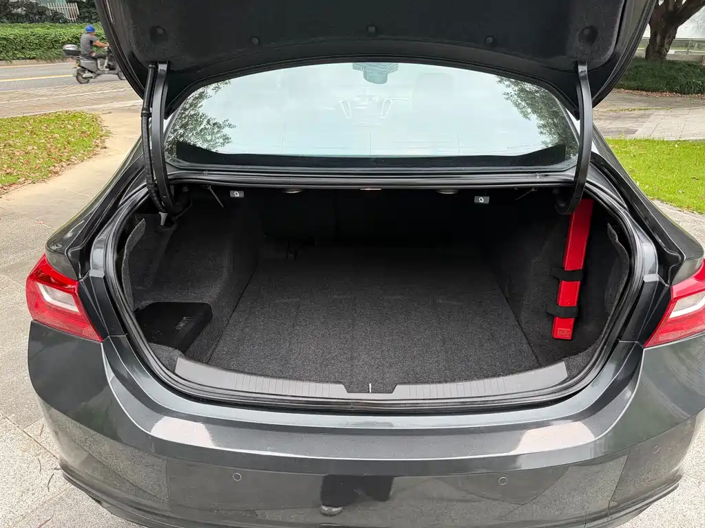 Chevrolet Malibu XL — миниатюра 14