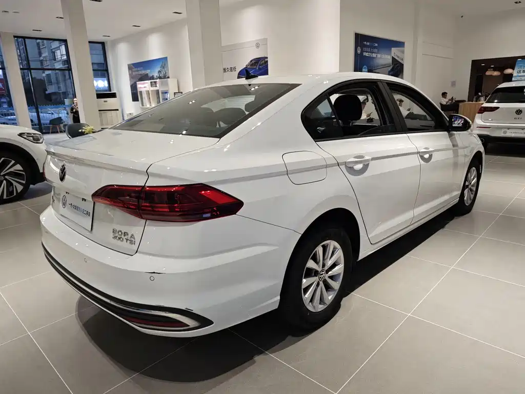 VOLKSWAGEN BORA