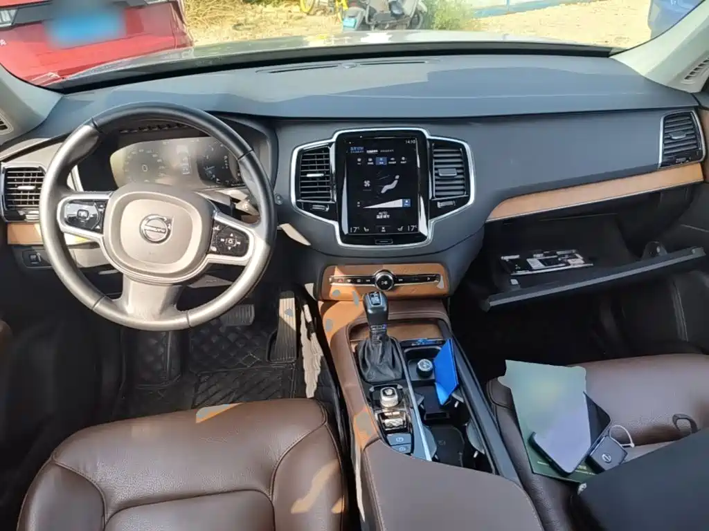 Volvo XC90 — миниатюра 10