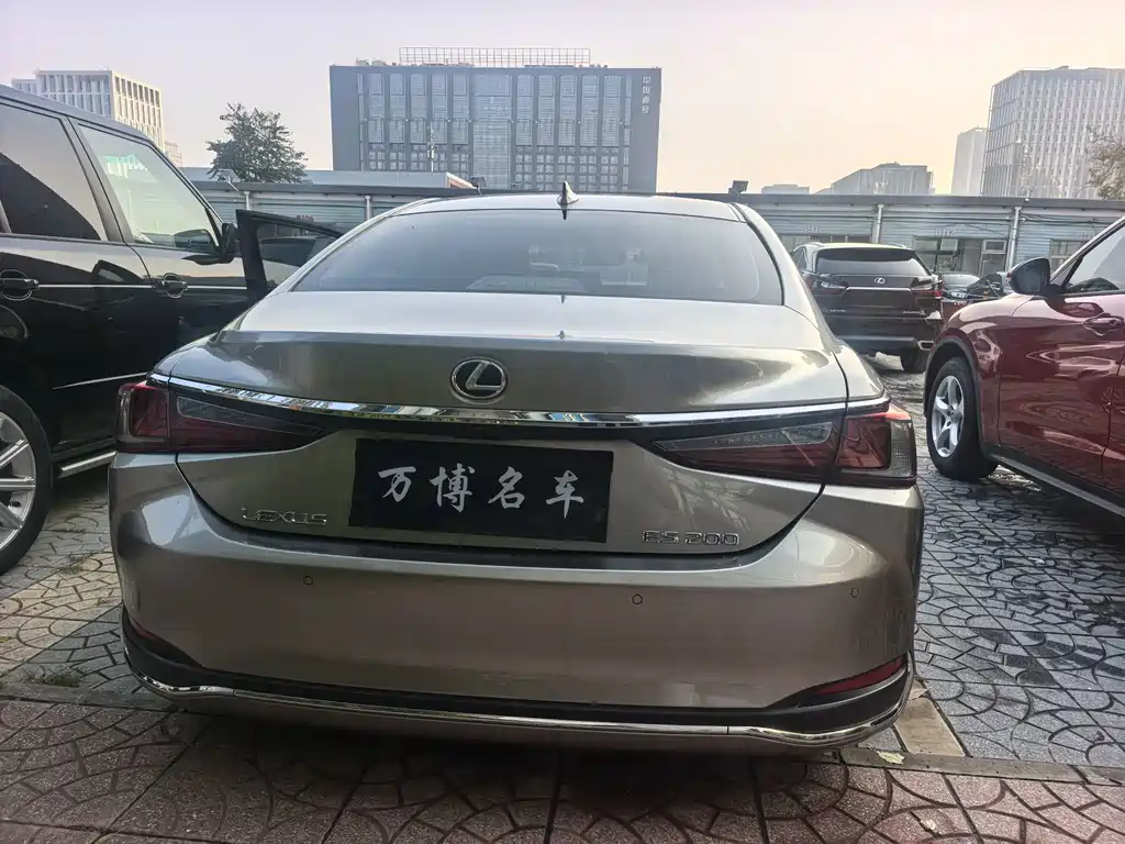 Lexus ES — миниатюра 10