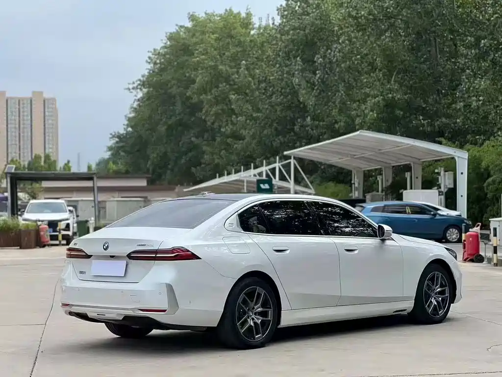 BMW i5 — миниатюра 7