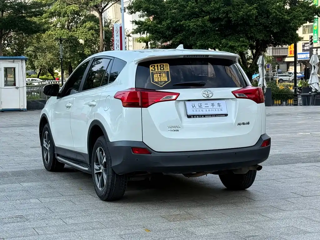 Toyota RAV4 — миниатюра 4