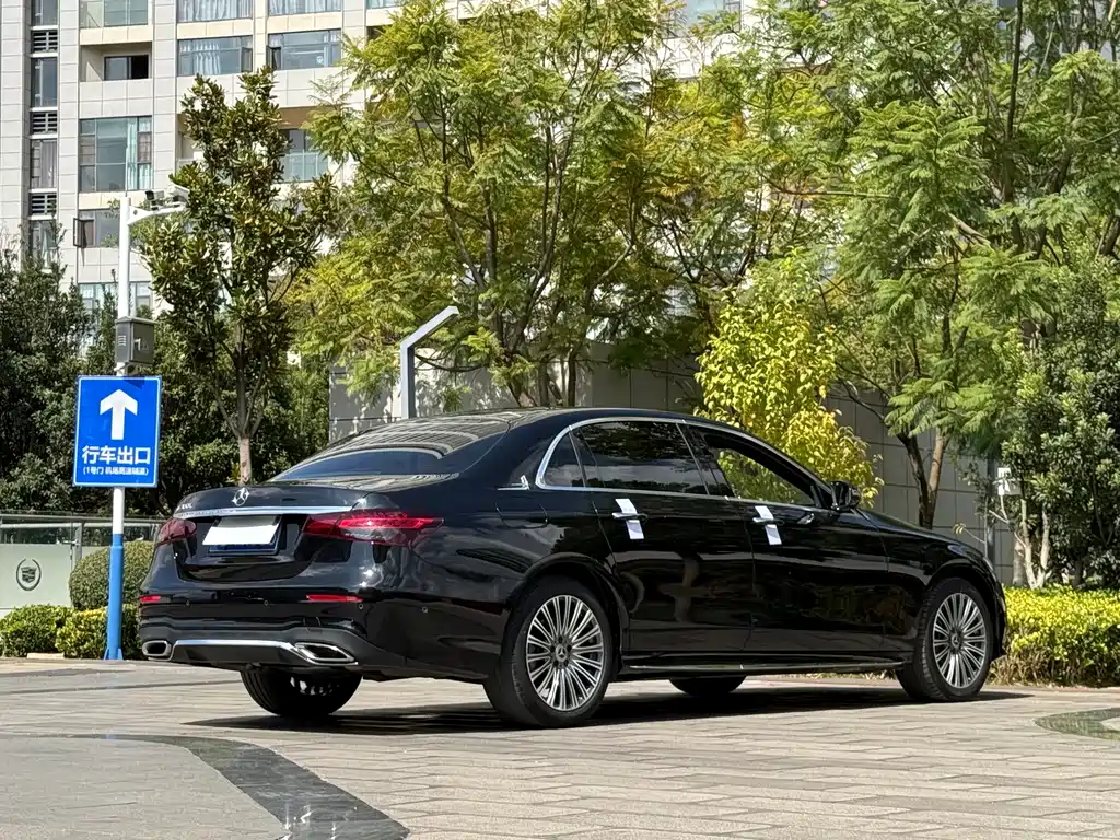 Mercedes-Benz E-Class — миниатюра 7